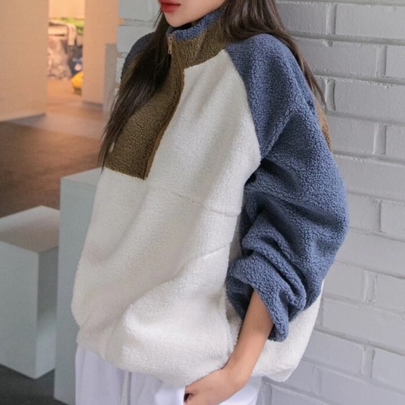 Colorblock Teddy Pullover - Picture 4 of 7